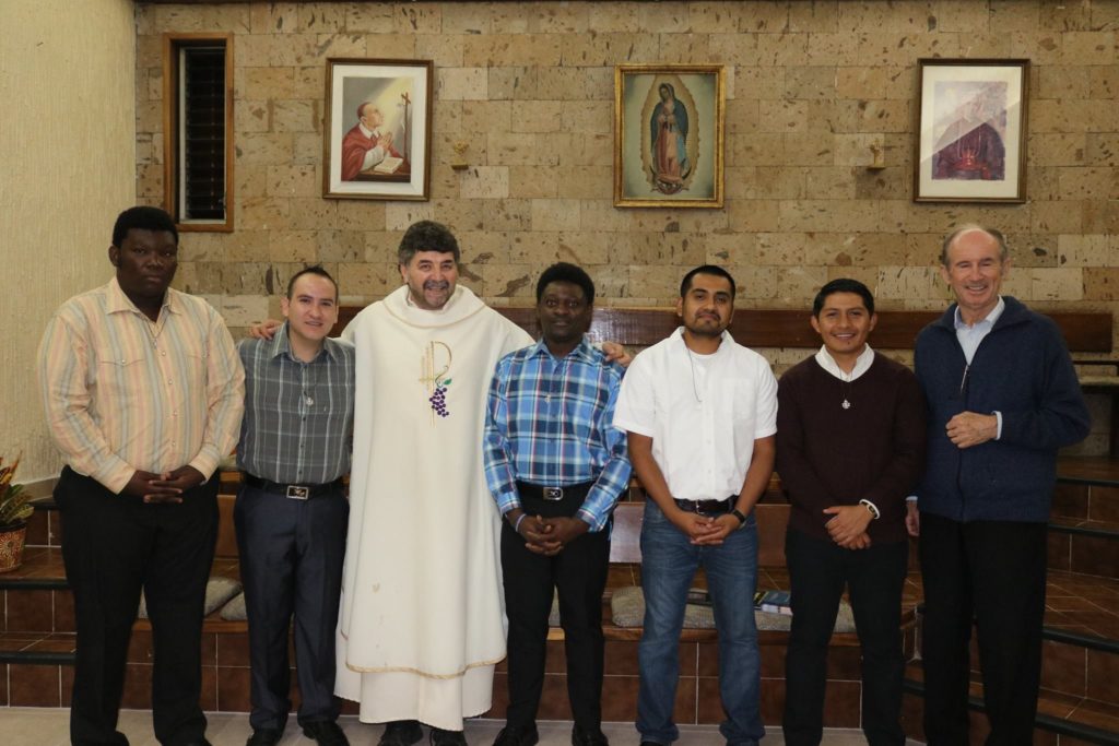 l’ingresso il 4 novembre (festa di san Carlo, patrono della Congregazione scalabriniana) di cinque giovani studenti nel seminario di San Carlos nella città di Guadalajara, in Messico