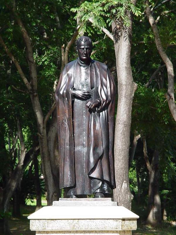 Venezuela, divelta la statua del beato Scalabrini