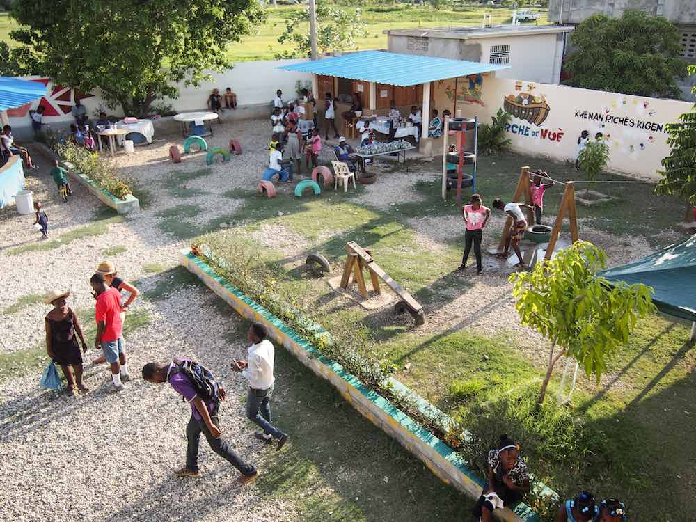 Scalabriniani: 25 anni di presenza ad Haiti Nel numero 4/2019 della rivista Scalabriniani, il racconto di un quarto di secolo trascorso dai missionari al servizio di migranti e rifugiati nell’arcidiocesi di Port-au-Prince